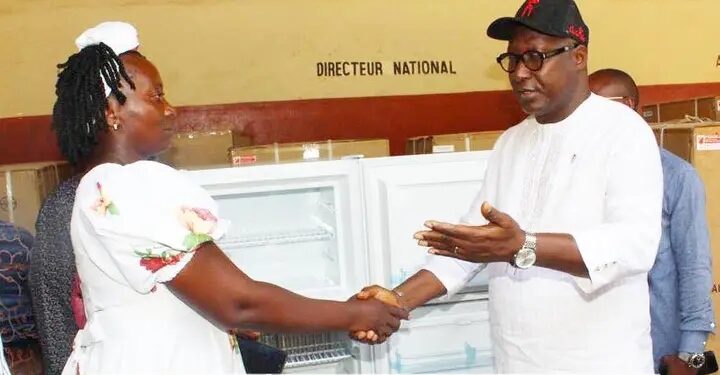 Remise de frigos à gaz aux vétérinaires privés de la Guinée Forestière : Un pas de plus vers la modernisation de la santé animale