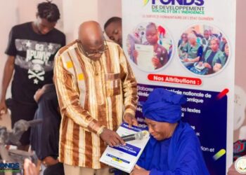 Guinée : Remise de prises en charge sanitaire à 30 indigents à Dixinn par le le Fonds de Développement Social et de l’Indigence