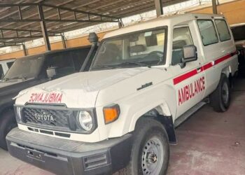 Guinée : Un fils du district de M’Bonet achète une ambulance pour son village natal