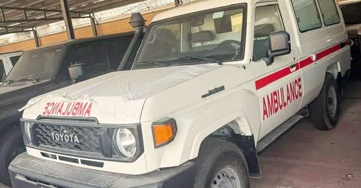 Guinée : Un fils du district de M’Bonet achète une ambulance pour son village natal