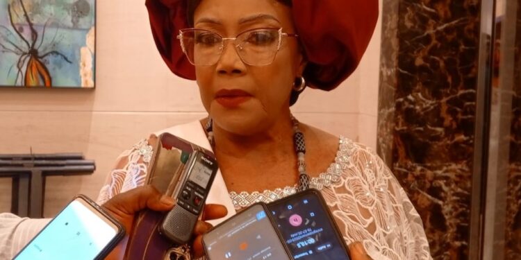 Soutien au Président : Le groupement des femmes  d’Affaires de Guinée remet un livre blanc au chef de l’Etat 