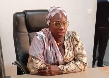 Santé : La directrice commmunle de la santé de Kaloum sensibilise les hommes en uniforme pour la collecte de sang 