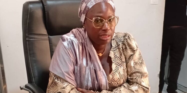 Santé : La directrice commmunle de la santé de Kaloum sensibilise les hommes en uniforme pour la collecte de sang 