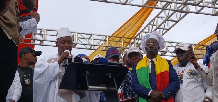 Culture: Le président offre des instruments de musique aux grands orchestres nationaux 