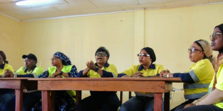 Guinée/Hygiène menstruelle : L’Association des femmes travailleuses de la SAG sensibilisent les jeunes filles