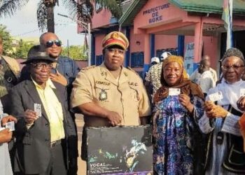 Guinée/Boké : Six (06) artistes reçoivent leurs titres de prise en charge sanitaire