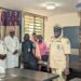 Guinée/Santé : Le Gouverneur de la région de Faranah rend visite au personnel médical de l&rsquo;hôpital régional de Faranah