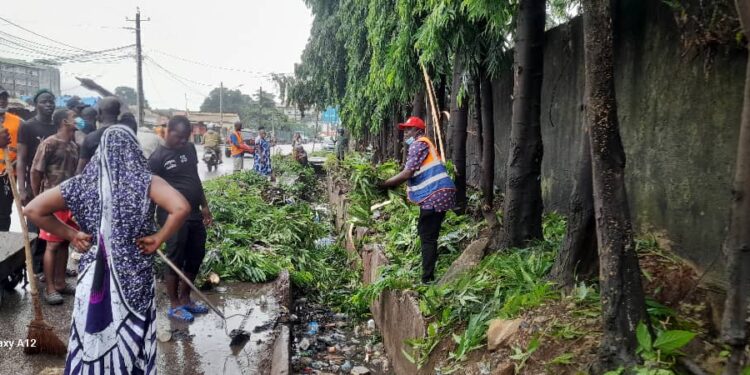 Quartier Boussoura :le conseil de quartier et l’AJABAS unis pour assainir 