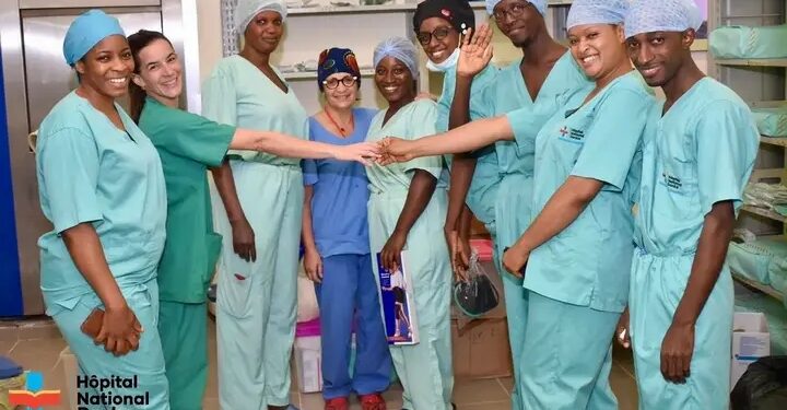 Guinée : L’Hôpital National Donka lance une mission chirurgicale pédiatrique en partenariat avec l’ONG Les Enfants de Noma