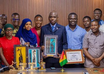 Des étudiants guinéens en pharmacie brillent à l’international : le Ministre de la Santé les félicite