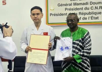 Hôpital de l’Amitié Sino-Guinéenne : Don de matériel médical par la 31ᵉ mission chinoise