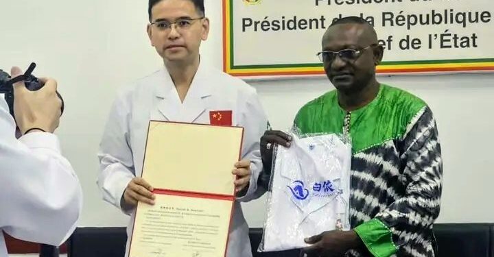 Hôpital de l’Amitié Sino-Guinéenne : Don de matériel médical par la 31ᵉ mission chinoise
