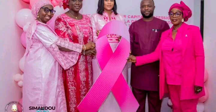 Conakry : Le ministre Bourouno donne le coup d’envoi d’une campagne de dépistage du cancer du sein et du col de l’utérus