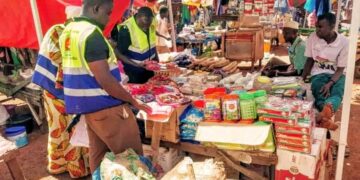 Santé publique en Guinée : Alpha Oumar Diallo intensifie la lutte contre les produits périmés