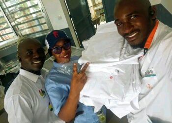 Hôpital régional de Kindia : De nouvelles blouses pour le personnel