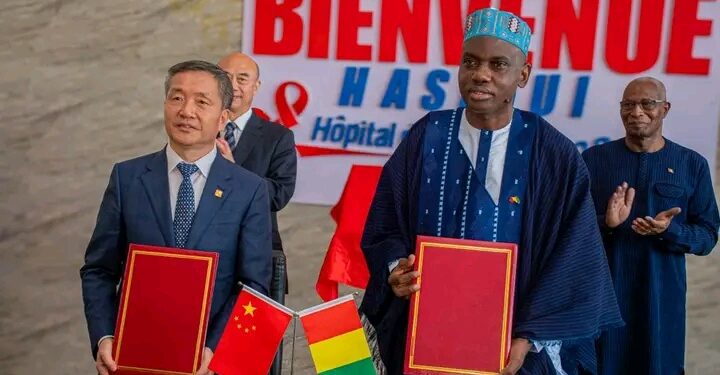 Guinée/Coopération sanitaire : Signature de l&rsquo;accord sur la co-construction du Centre de Médecine conjoint Sino-Africain