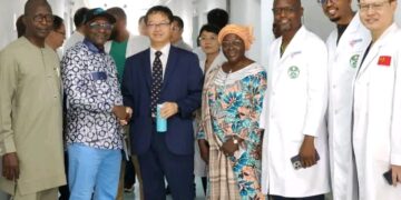 Conakry : HASIGUI accueille une délégation de l’Hôpital de l’Amitié de Beijing