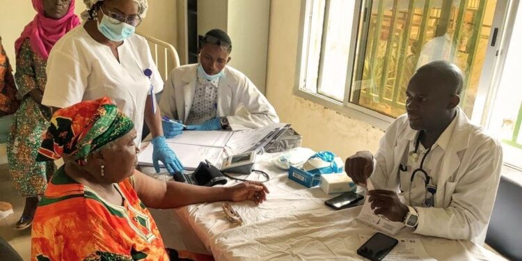 Guinée : Biogaran et l’Hôpital Jean Paul II unissent leurs forces pour dépister gratuitement l’hypertension et le diabète