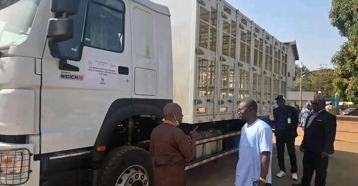 Santé – Région de Kankan : Un camion pour le transport d’oxygène remis à l’hôpital régional