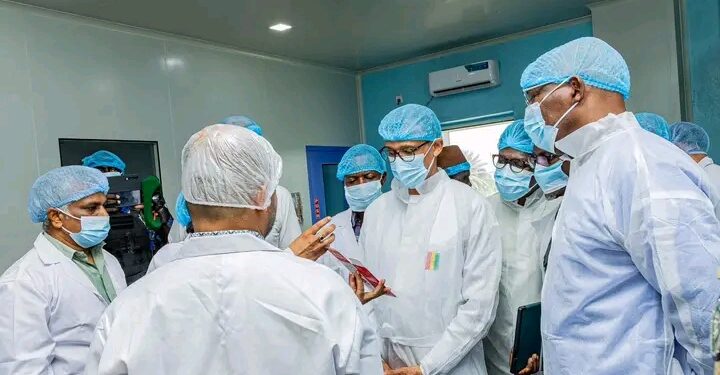 Guinée / Industrie pharmaceutique : Le Premier ministre salue des investissements stratégiques à Manéah et Moribayah