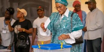 Présidentielle 2025 : Dre Diaka Sidibé accomplit son devoir civique au lycée Donka