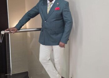 COMMENT VOIR SON OMBRE SI L’ON RESTE FACE AU SOLEIL