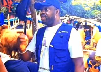 Mobilisation politique inédite à Conakry : Charles Katty séduit les bouchers en soutien au Général Doumbouya