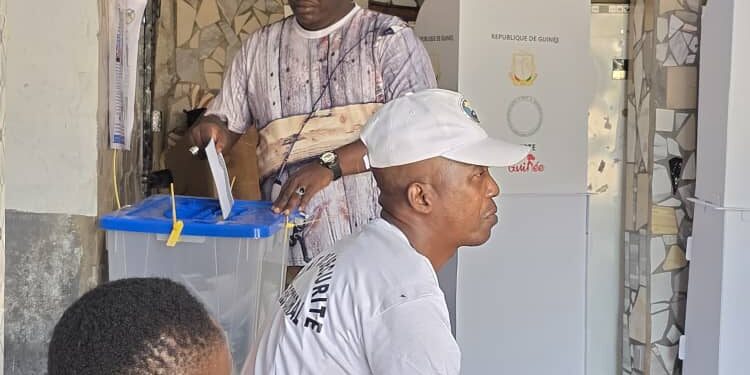 Présidentielle 2025 en Guinée : L’honorable Jules Doré vote à Dixinn et salue un scrutin apaisé