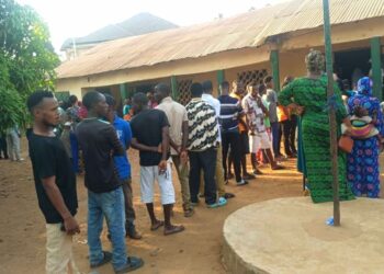 Manéah : Les électeurs se rendent dans le calme dans les centres de vote