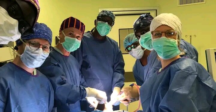 Conakry – L’hôpital régional Donka clôture la mission humanitaire de chirurgie maxillo-faciale