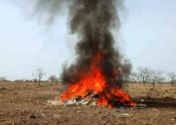 Santé publique en Guinée : Plus de 3 tonnes de produits périmés incinérés à Kouroussa