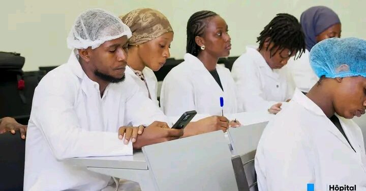 Renforcement des compétences médicales à Conakry : Une journée d’échanges scientifiques au CHU