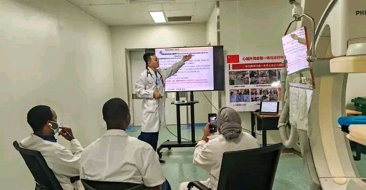 Hôpital de l’Amitié Sino-Guinéenne : Formation sur l’intervention coronarienne