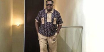 Mode : Le vestiaire masculin prend l’air avec Makongo Fashion Alors que David Makongo bouscule les codes de l’élégance estivale avec une pièce maîtresse : l’ensemble short-top. rigueur esthétique et quête de soi, focus sur une création qui fait déjà parler.