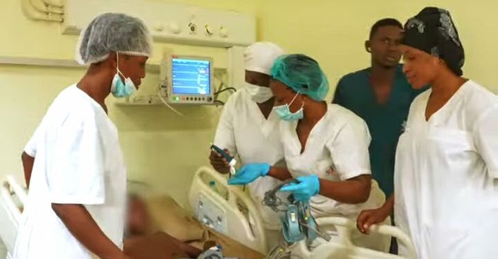 Conakry – Hôpital National Donka : Une opération réussie sur un jeune patient atteint de cardiopathie congénitale
