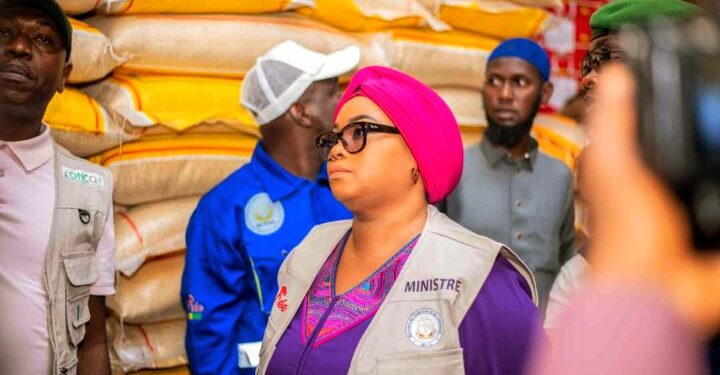 Plafonnement des prix sur le marché : La ministre Fatima Camara en visite de terrain à Kindia