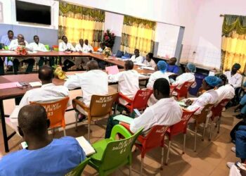 N’Zérékoré – Le rituel quotidien du staff médical