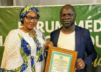 Conakry : Dr Sory Condé honoré par le Forum Médical et Pharmaceutique