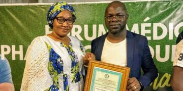 Conakry : Dr Sory Condé honoré par le Forum Médical et Pharmaceutique