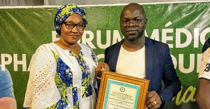 Conakry : Dr Sory Condé honoré par le Forum Médical et Pharmaceutique