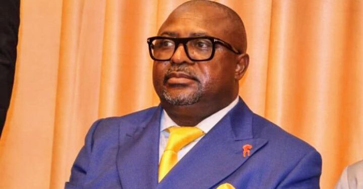 Distinction : Dr David Makongo rafle, « Lauréat du Prix panafricain humanitaire, philanthrope de la décennie ».