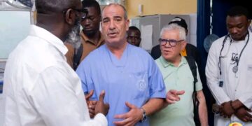 🇬🇳Hôpital Régional de Kindia : Une délégation de l’Université Mahatma Gandhi en visite au Bloc opératoire