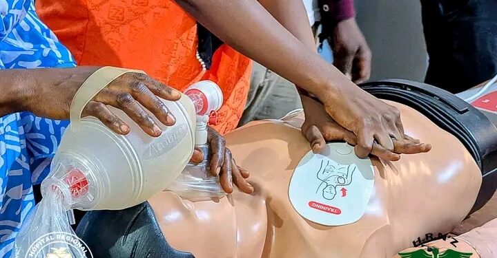 🇬🇳Hôpital Régional de N’Zérékoré : Une formation intensive en médecine d’urgence clôturée avec succès