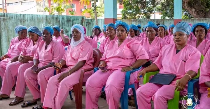 Formation certifiante en SONUB pour 150 sages-femmes à Kindia