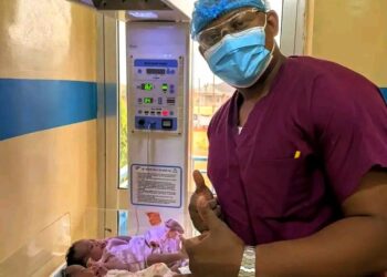 🇬🇳Santé – Naissance exceptionnelle à la Clinique Espoir