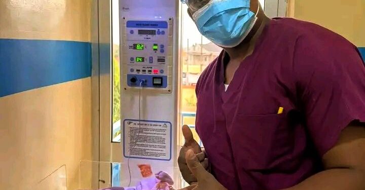 🇬🇳Santé – Naissance exceptionnelle à la Clinique Espoir