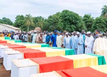 🇬🇳Conakry : Le Ministère de la Santé prend part aux obsèques des victimes de l&rsquo;incendie du camion citerne