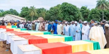 🇬🇳Conakry : Le Ministère de la Santé prend part aux obsèques des victimes de l’incendie du camion citerne