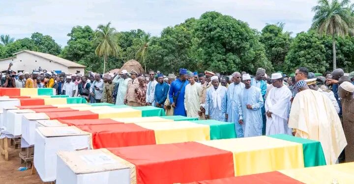 🇬🇳Conakry : Le Ministère de la Santé prend part aux obsèques des victimes de l&rsquo;incendie du camion citerne
