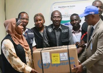🇬🇳Coyah : L’OMS remet des kits sanitaires à l’INSP